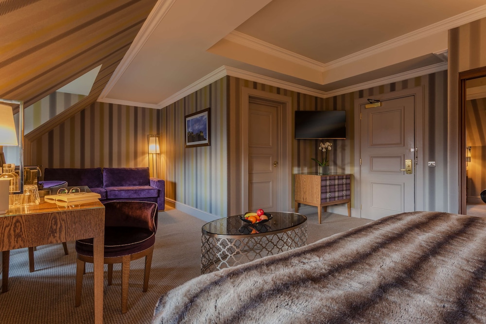 Deluxe Room, 1 King Bed with Sofa bed, Non Smoking (with Sofabed) - Photo 6