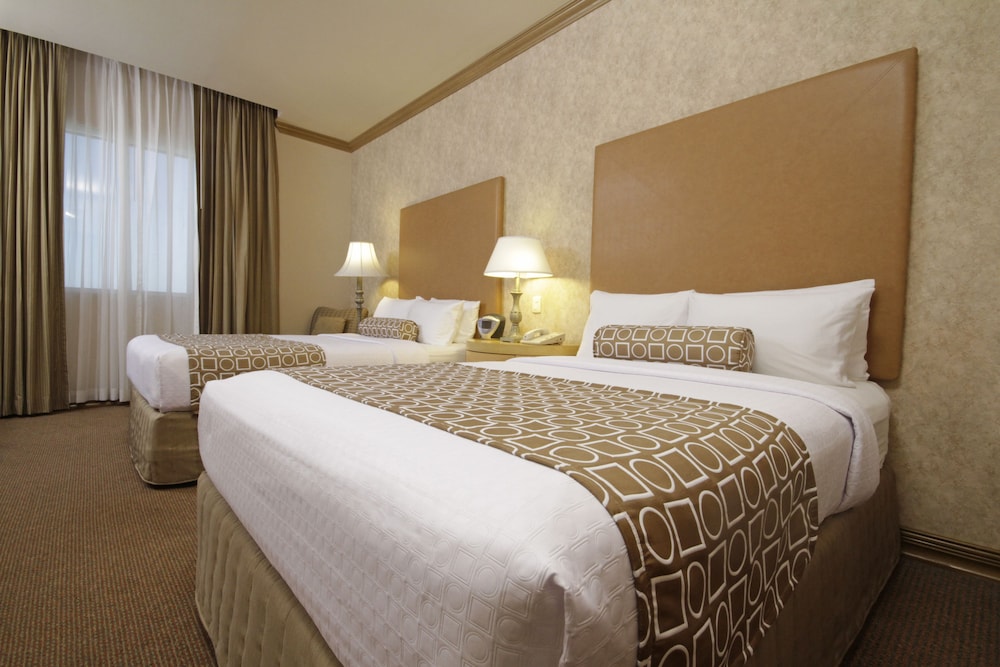 Standard Room, 2 Double Beds, Club Lounge Access - Photo 2