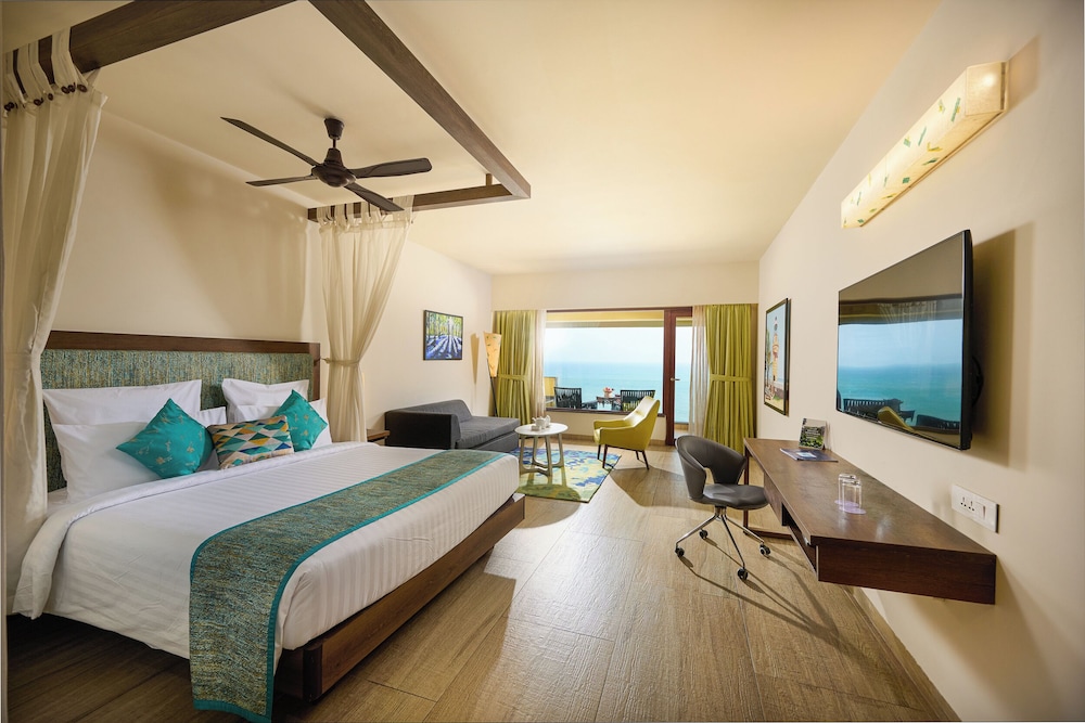 Deluxe Room, 1 Double Bed, Balcony, Ocean View photo 3
