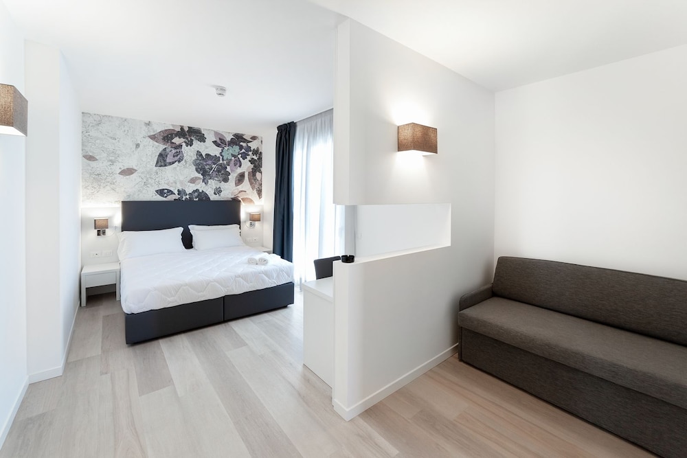 Deluxe Room, Partial Sea View photo 1