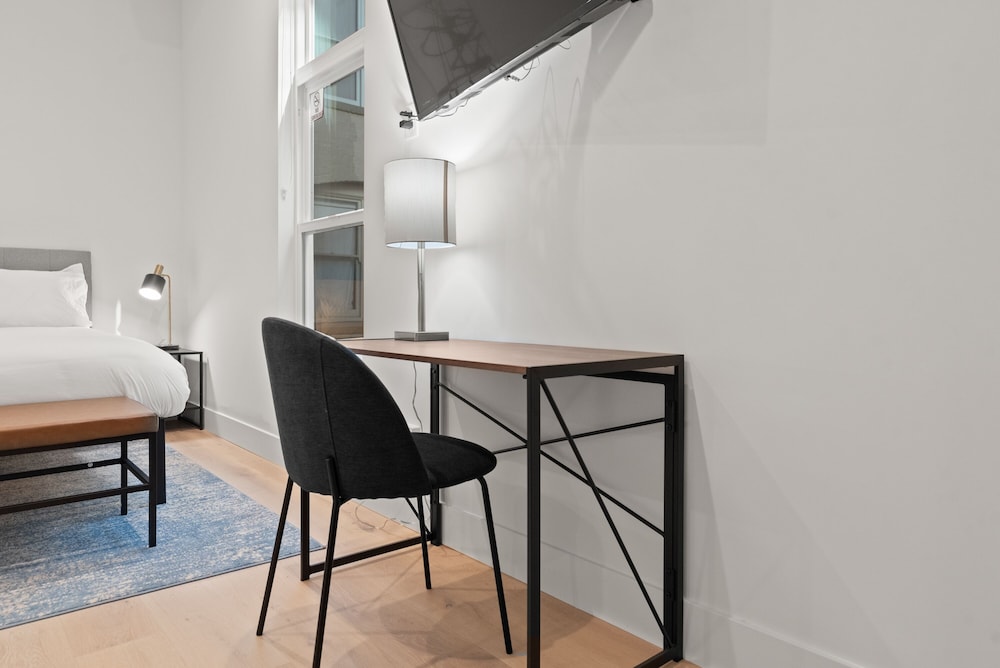 Traditional Studio, 1 Queen Bed (Self Check-in with Virtual Front Desk)