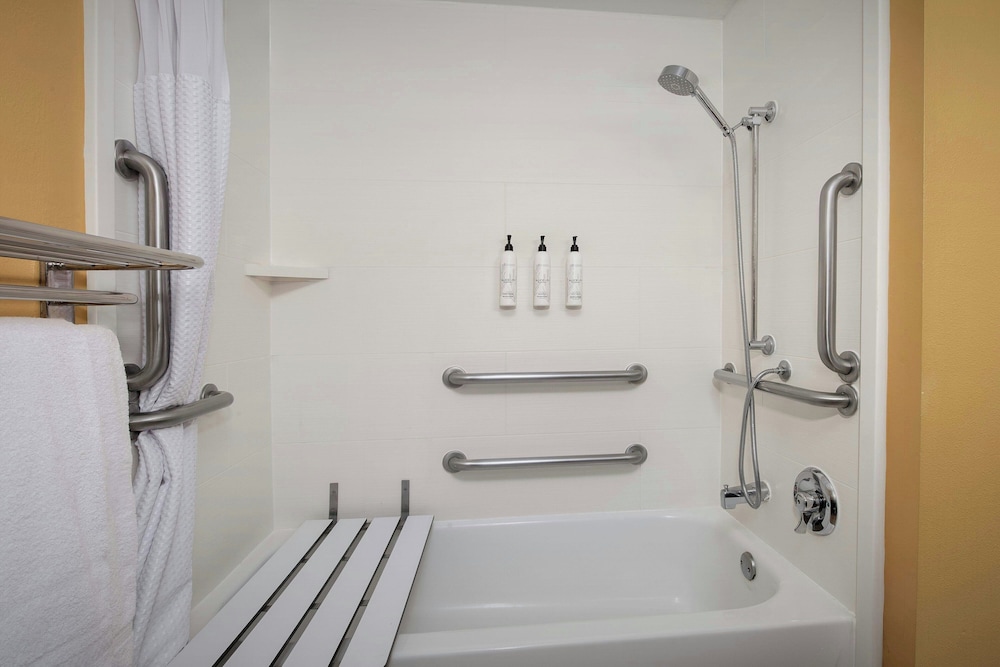 Studio, 1 Queen Bed with Sofa bed (Mobility Accessible, Tub) - Photo 1