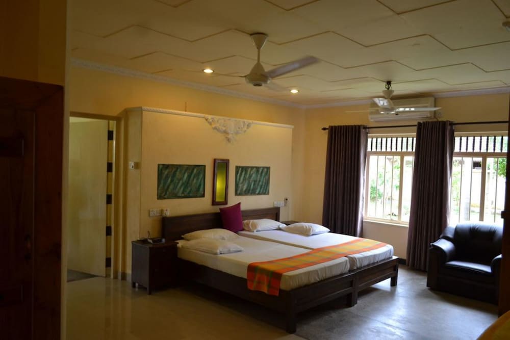 Deluxe Double or Twin Room (With FAN Only) photo 2
