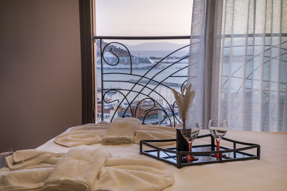 Deluxe Room - Photo 12