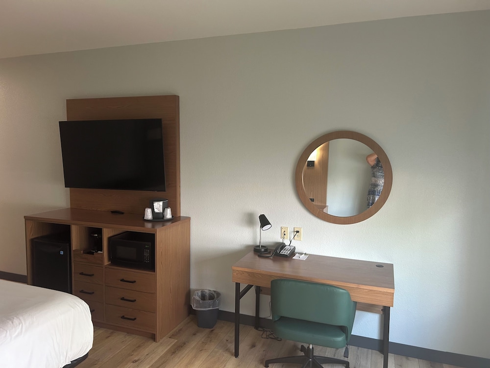 Room, 1 King Bed, Non Smoking - Photo 1