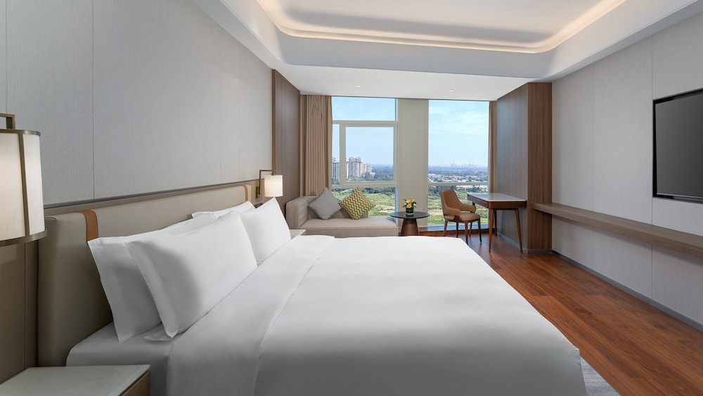Standard Room, 1 King Bed photo 2