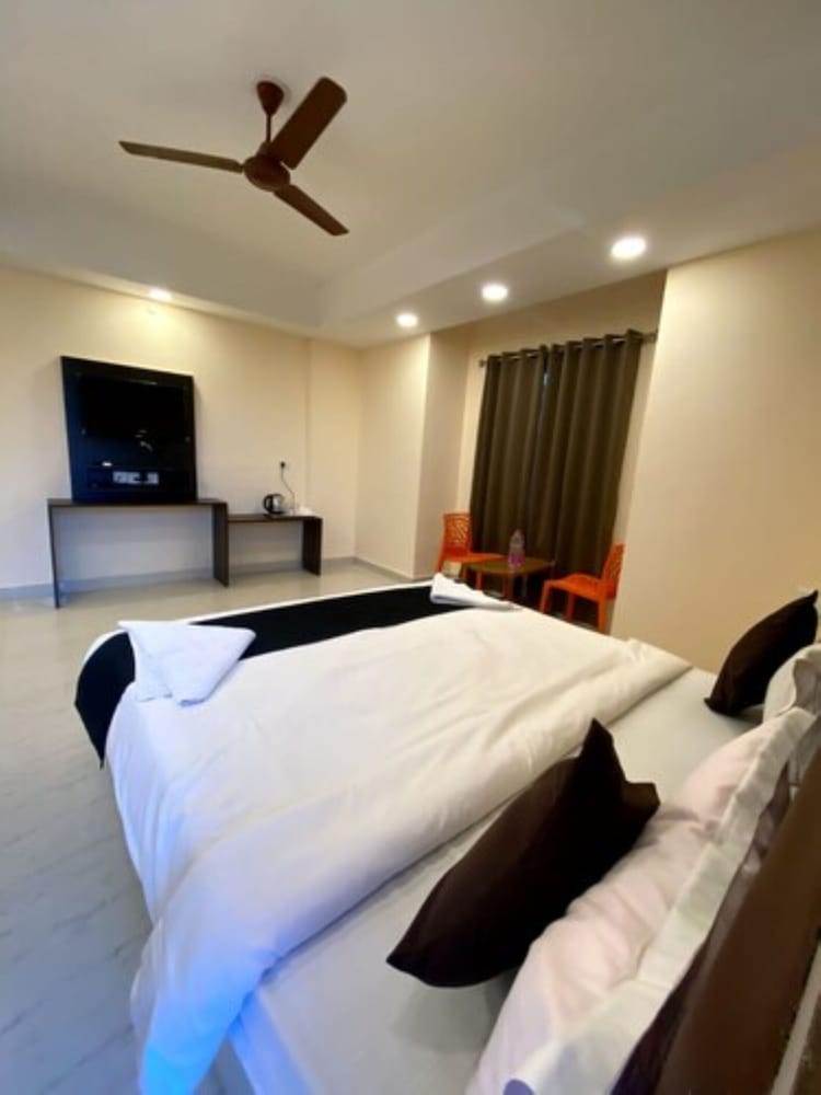 Deluxe Quadruple Room, City View