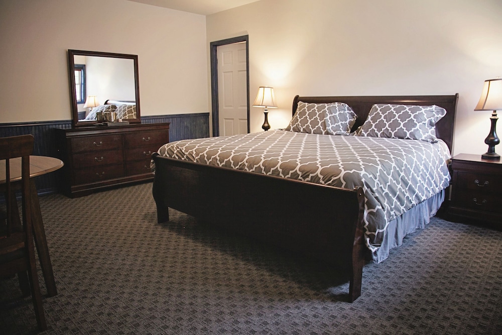 Standard Room, 1 King Bed, Bathtub photo 1