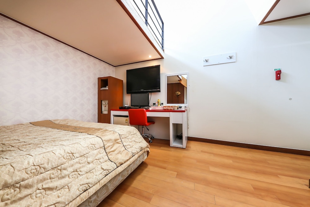Duplex - Photo 4