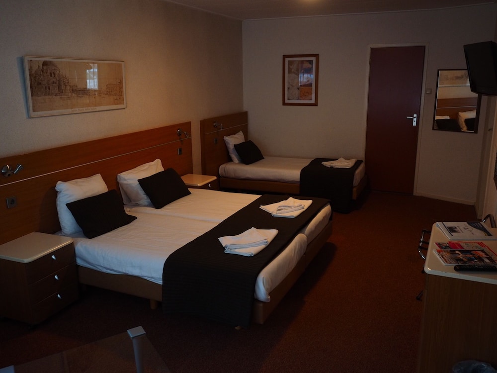 Triple Room, Private Bathroom photo 3