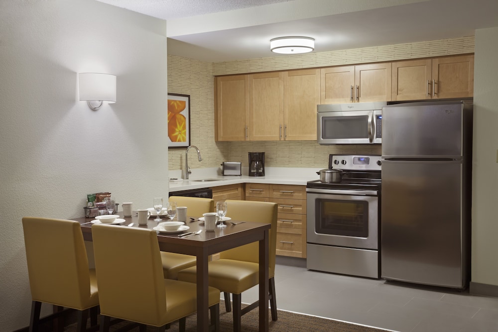 Suite, 2 Bedrooms, Non Smoking - Photo 4
