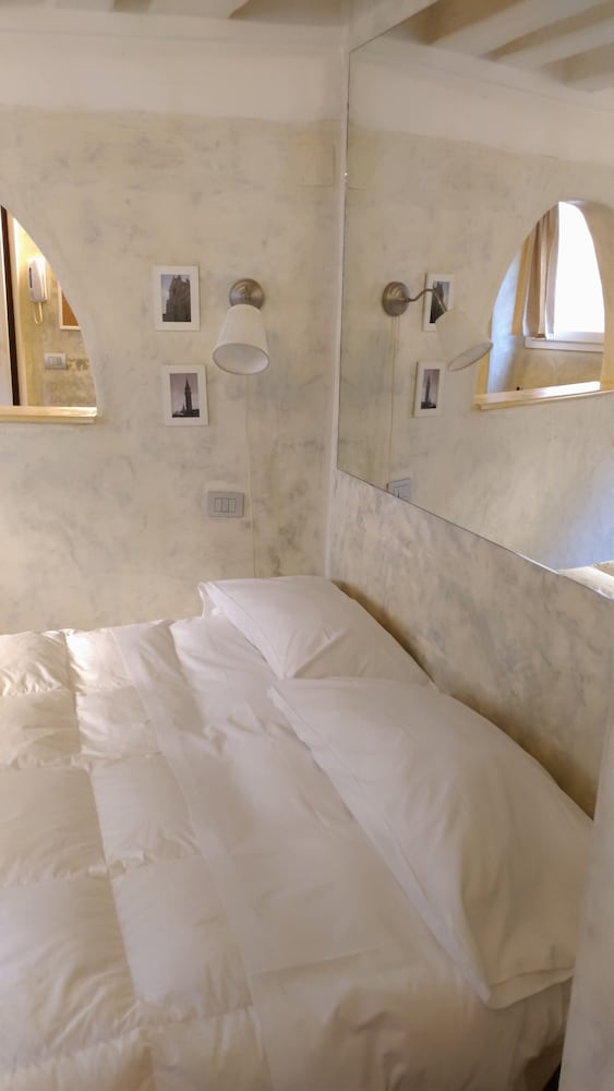 Standard Apartment, 1 Queen Bed, City View, Annex Building