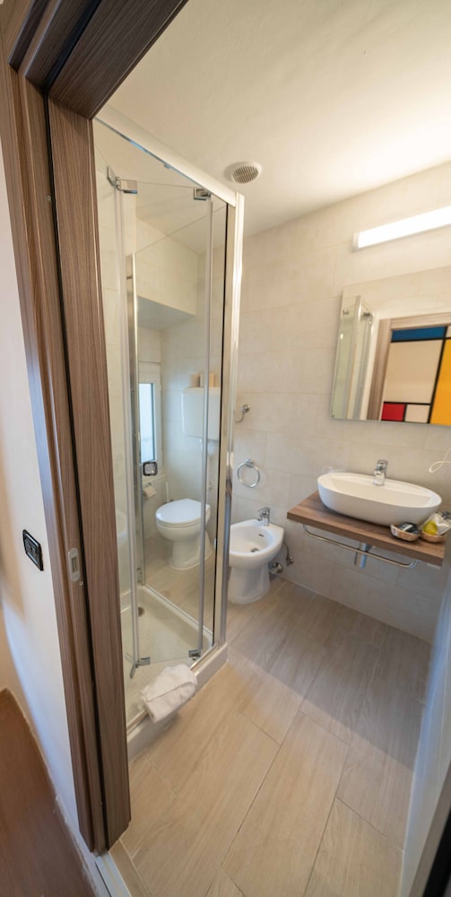 Quadruple Room - Photo 24