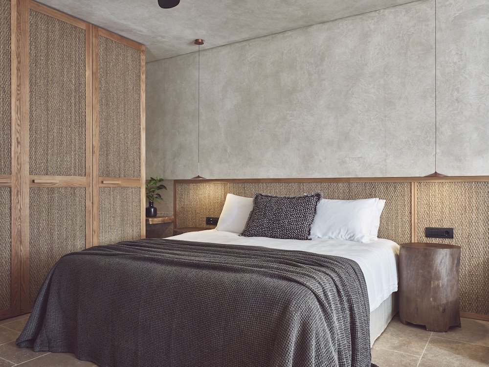 Junior Suite Inland View