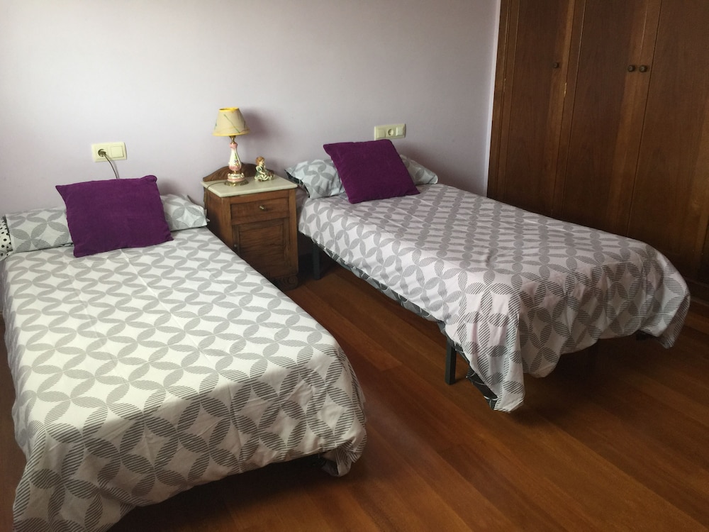 Twin Room, Private Bathroom - Photo 4