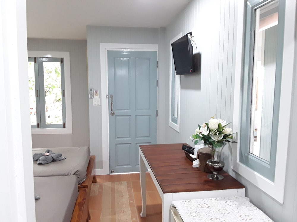 Deluxe Twin Bungalow photo 2