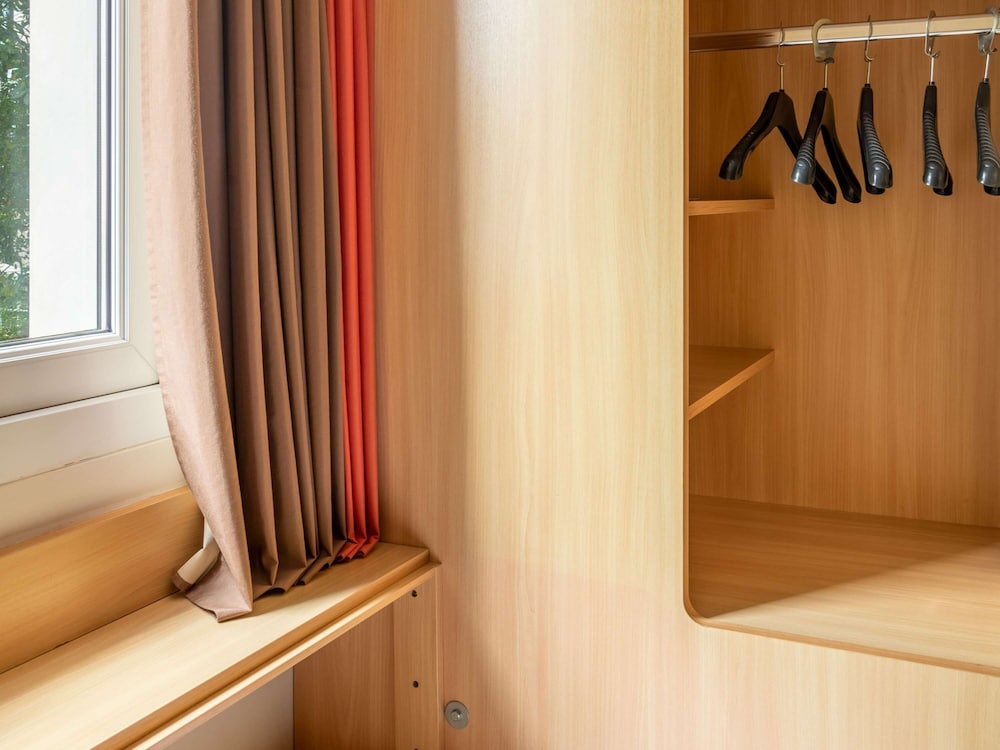 Standard Room, Multiple Beds - Photo 5