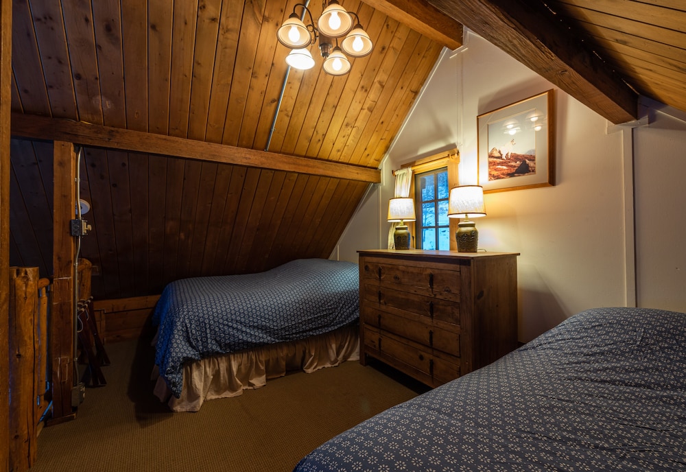 Traditional Cabin, Multiple Beds, Mountain View, Mountainside photo 3
