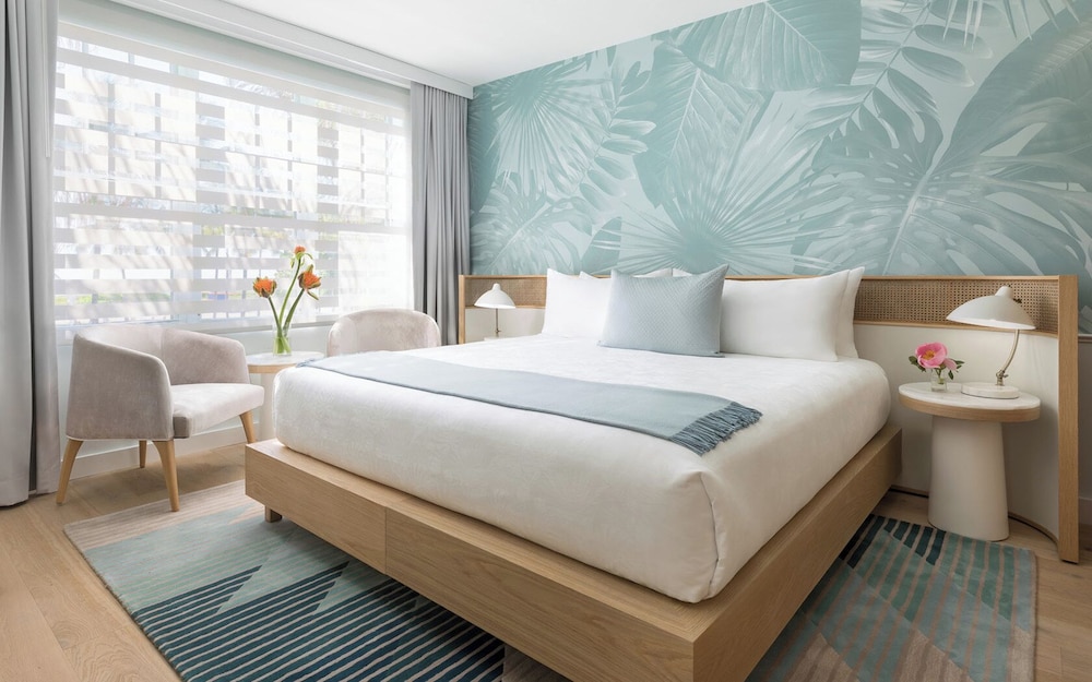 Basic Room, 1 King Bed