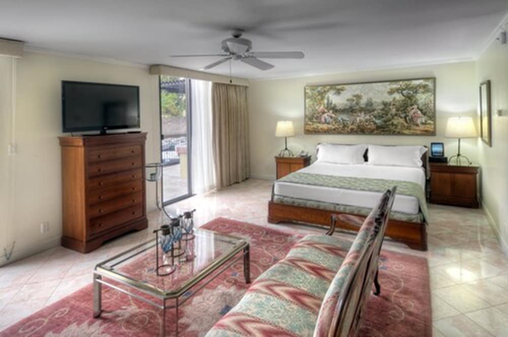 Executive Suite, 1 King Bed, Kitchen - Photo 2