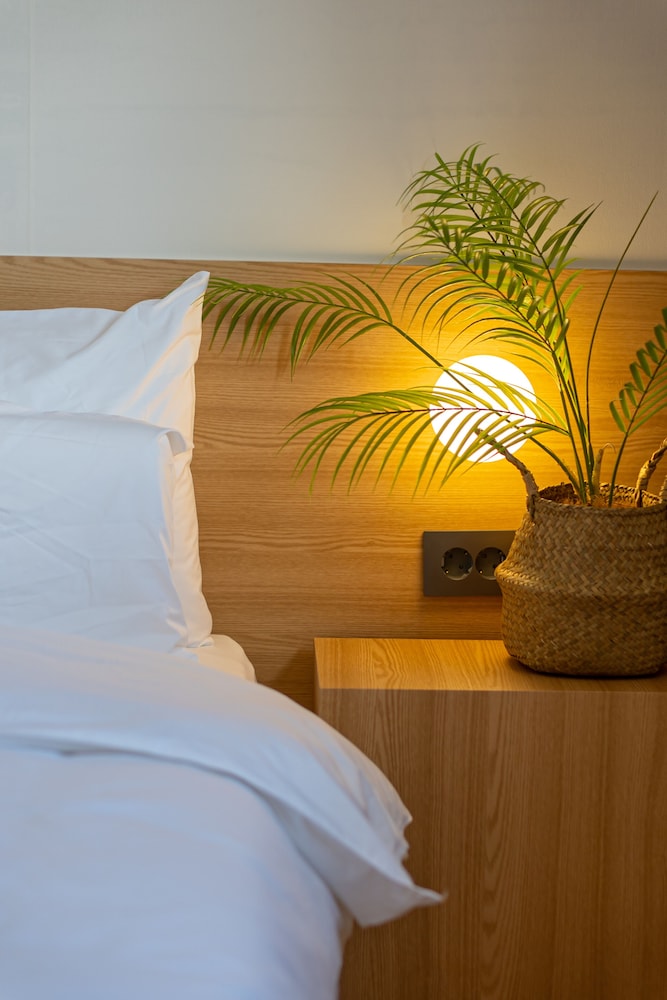 Standard Double Room (Fri, Sat, Sun, PH consecutive nights stay will be charged KRW 35,000 on site) photo 2