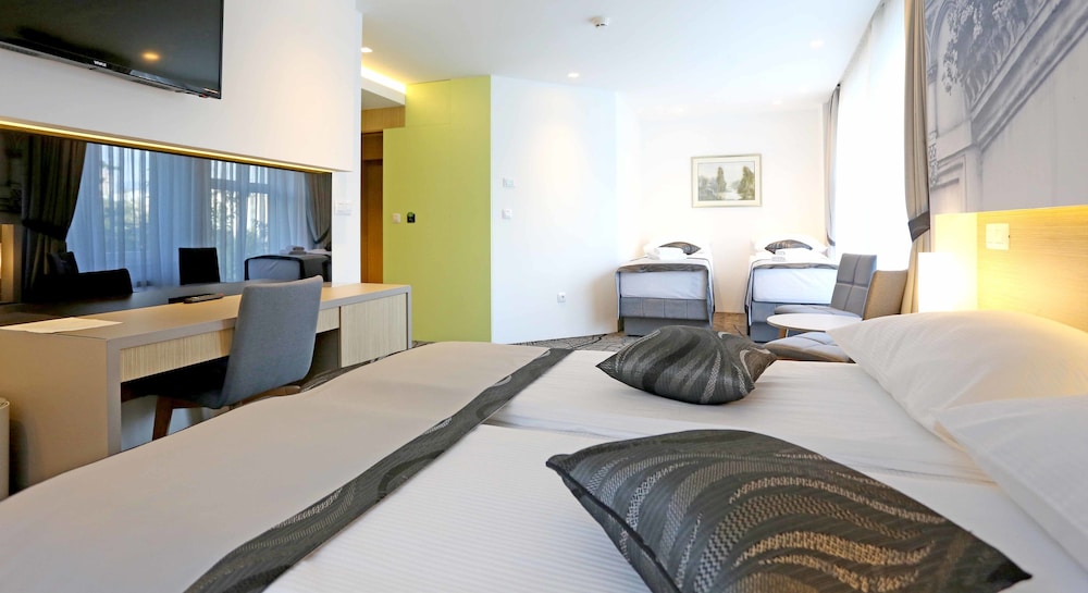 Standard Quadruple Room, 1 Bedroom, Accessible photo 3
