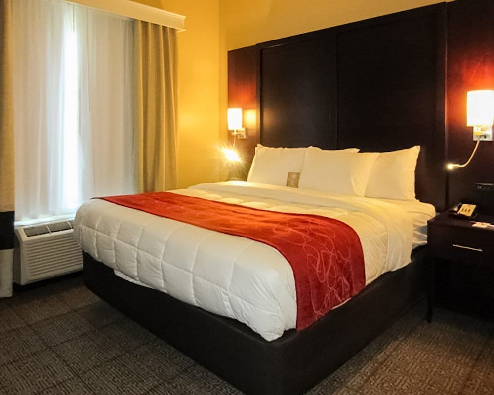 Suite, 1 King Bed with Sofa bed, Accessible, Non Smoking photo 3