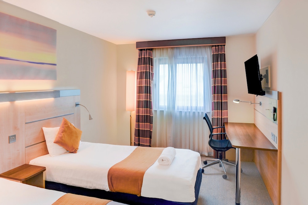 Standard Room, 2 Twin Beds, Accessible (2 Bed, Mobil Tub) thumbnail 6