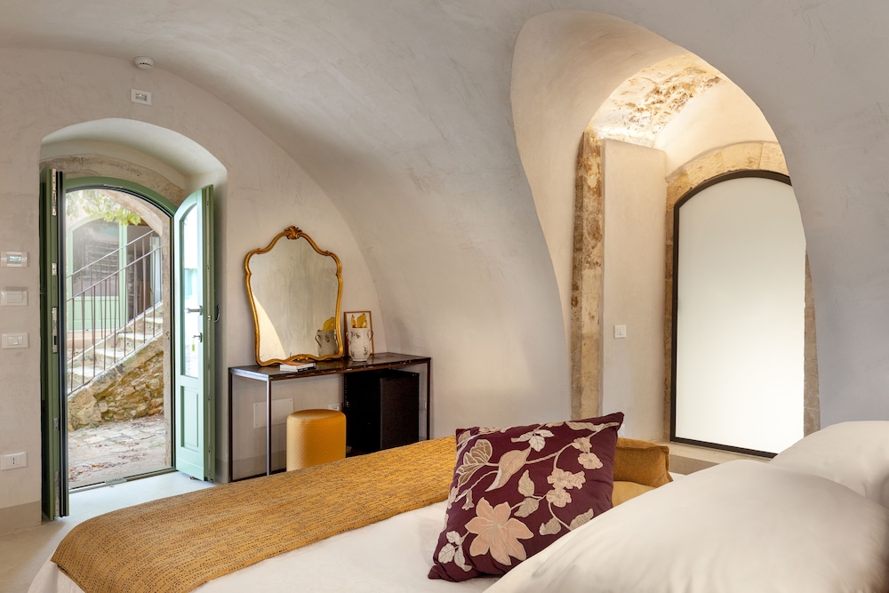 Junior Suite - Photo 11