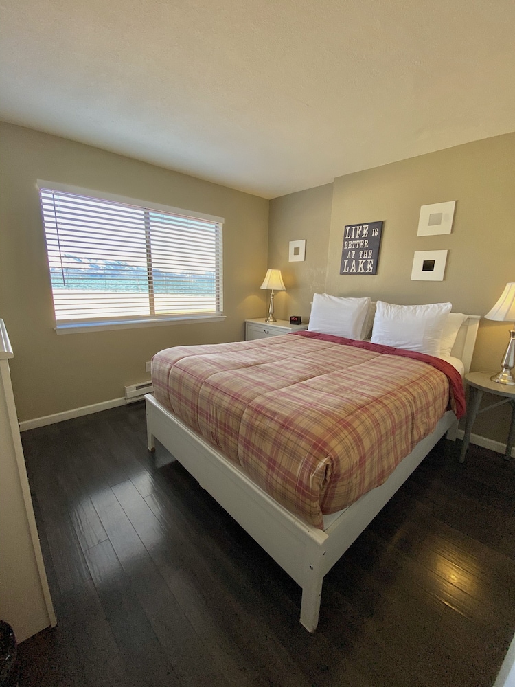 Condo, 1 Bedroom, Lake View - Photo 2