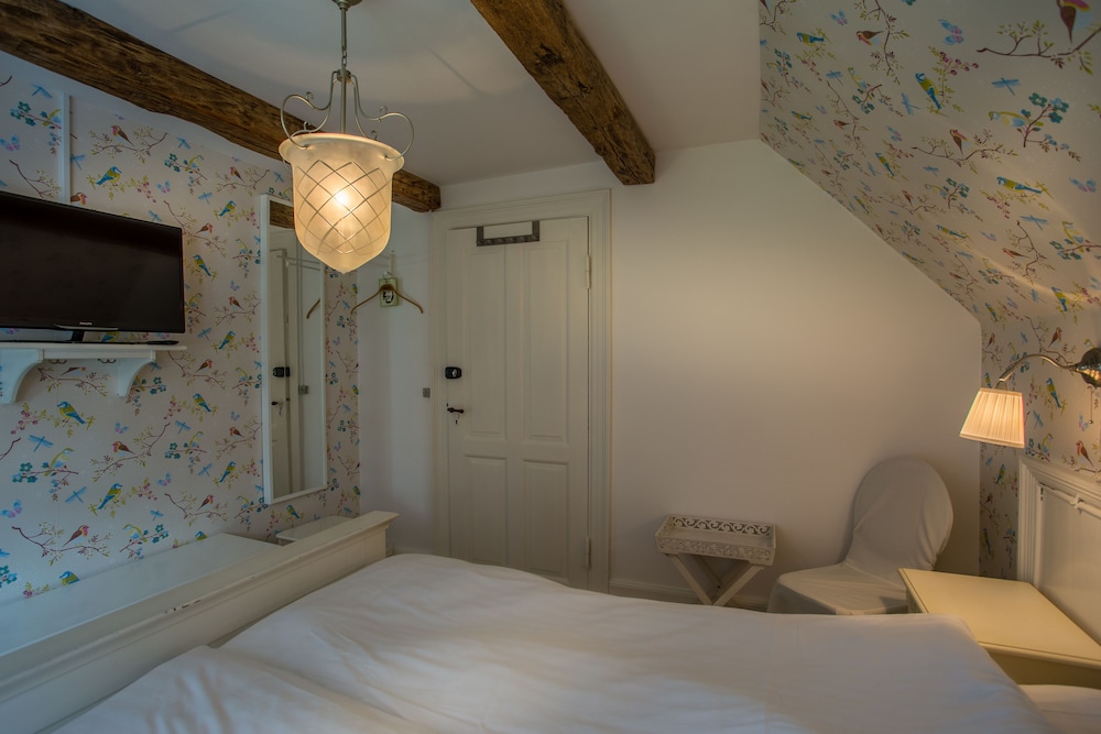 Classic Room, 1 Queen Bed photo 2