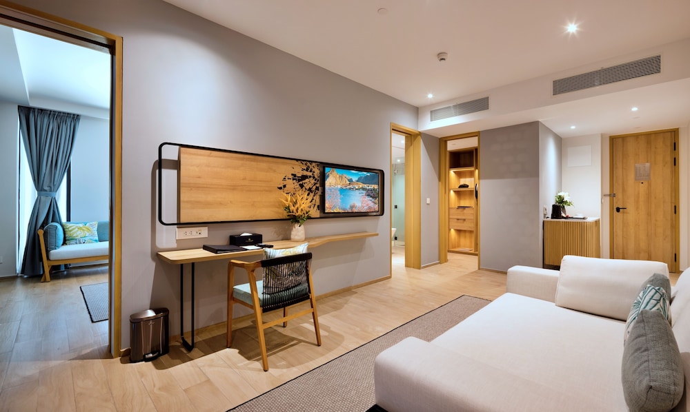 Premier Suite Ocean View King - Photo 8