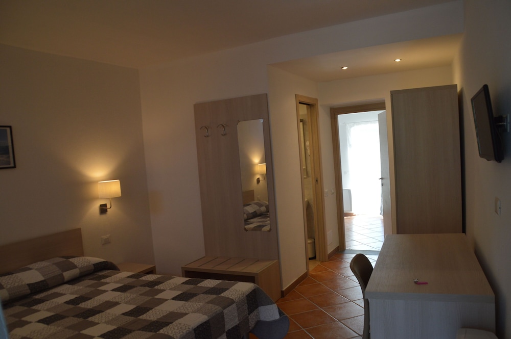 Family Quadruple Room, 2 Bedrooms, Refrigerator, Ground Floor photo 2