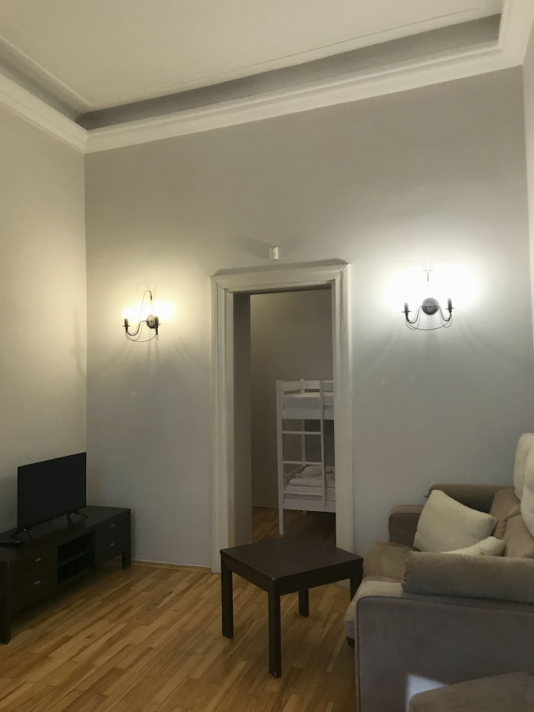 Apartment Selected at Check-In - different locations (6 adults) - Photo 2