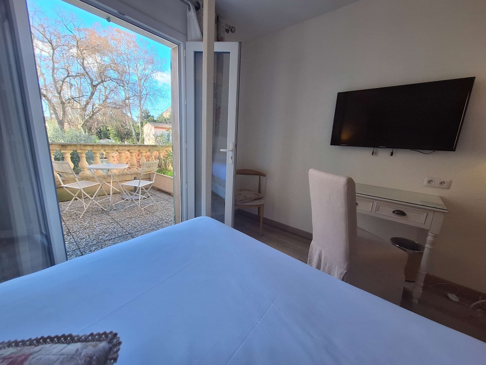 Superior Room, 1 Queen Bed, Non Smoking, Pool View (Twin bed on request) - Photo 5