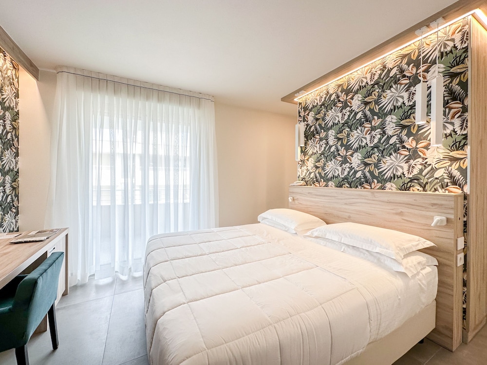 Double Room, Terrace, Pool View (King) photo 3