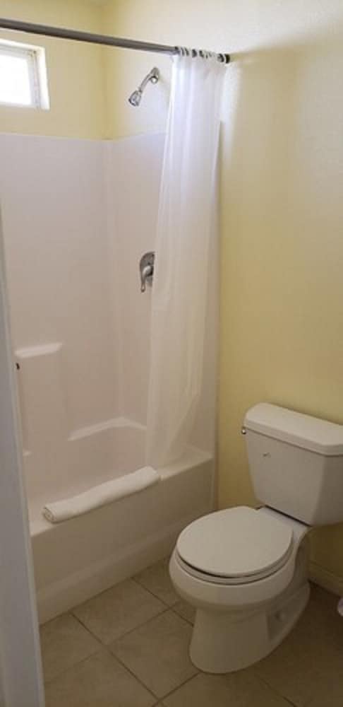 Standard Room, 2 Queen Beds photo 3