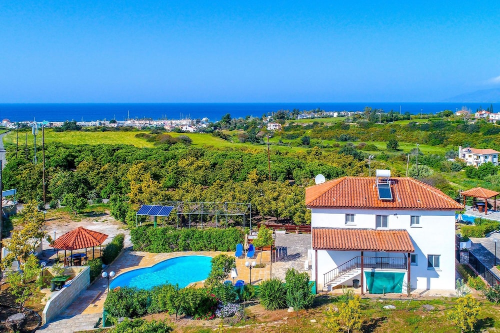 Villa photo 2