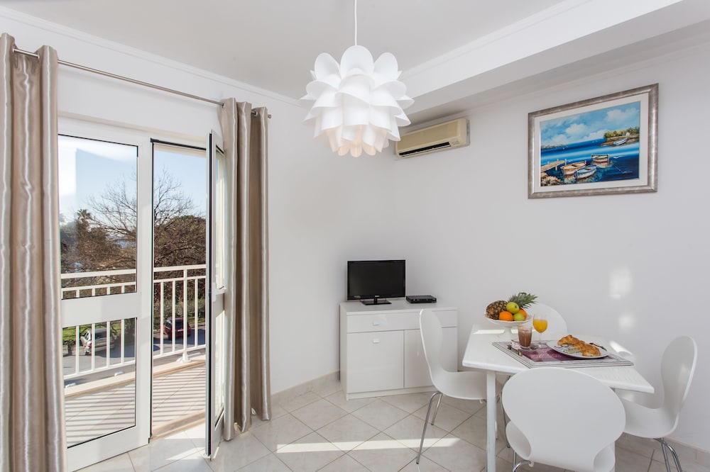Luxury Apartment, 1 Bedroom, Balcony photo 3