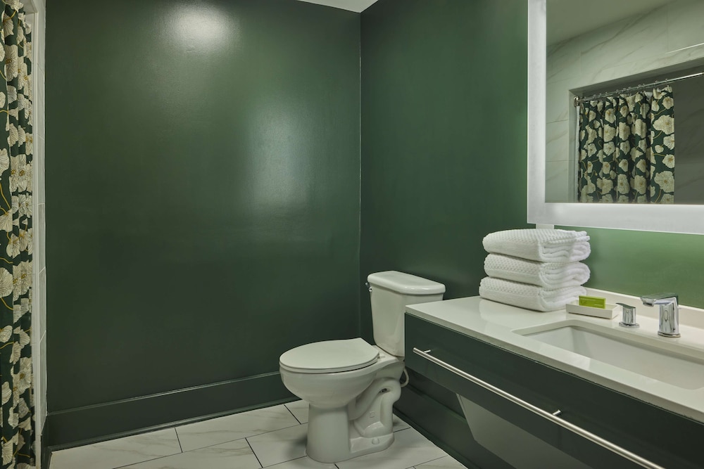 Room, 2 Queen Beds, Accessible (Roll In Shower) - Photo 3