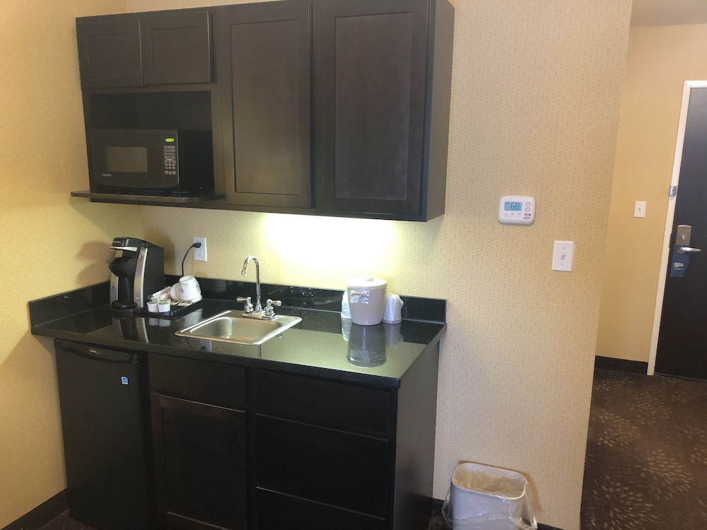 Suite, 1 King Bed, Accessible (Communications,Additional Living Area) - Photo 6