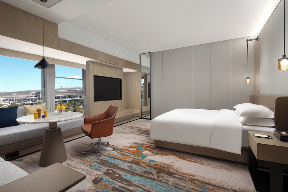 Business Studio Suite, 1 King Bed photo 2