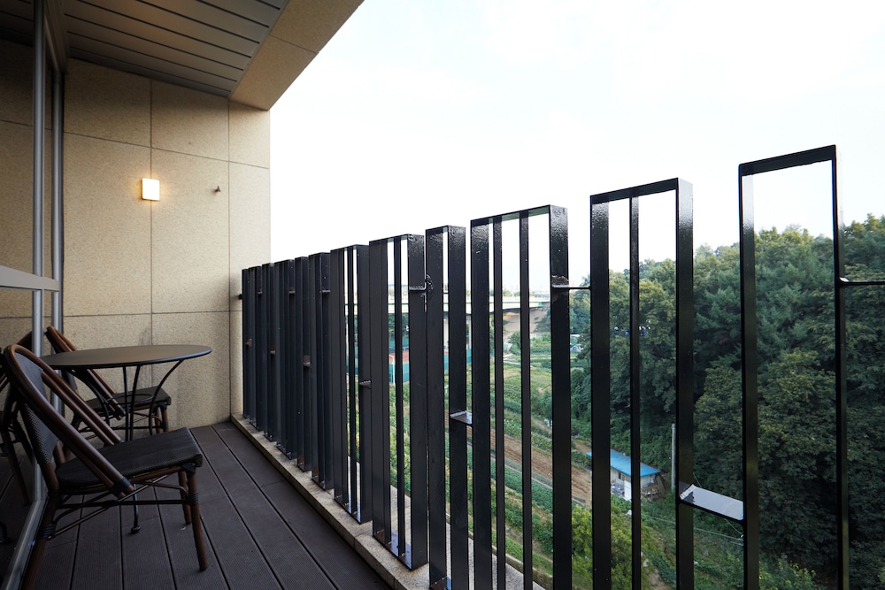 Corner Suites (Over 36 month old surcharge 20000 KRW, Breakfast Included) photo 3