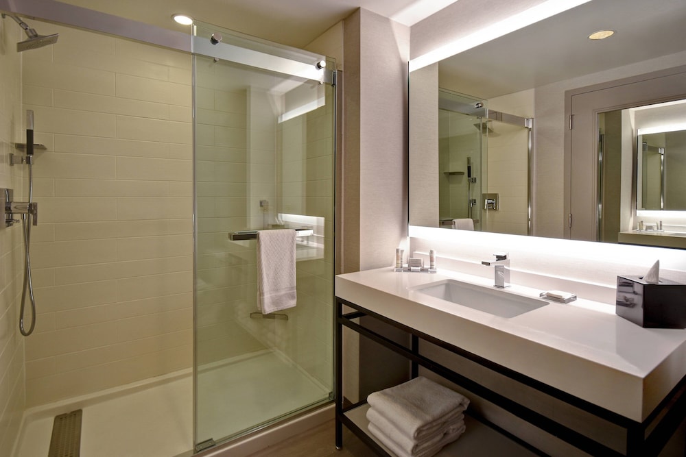 Room, 2 Queen Beds - Photo 11