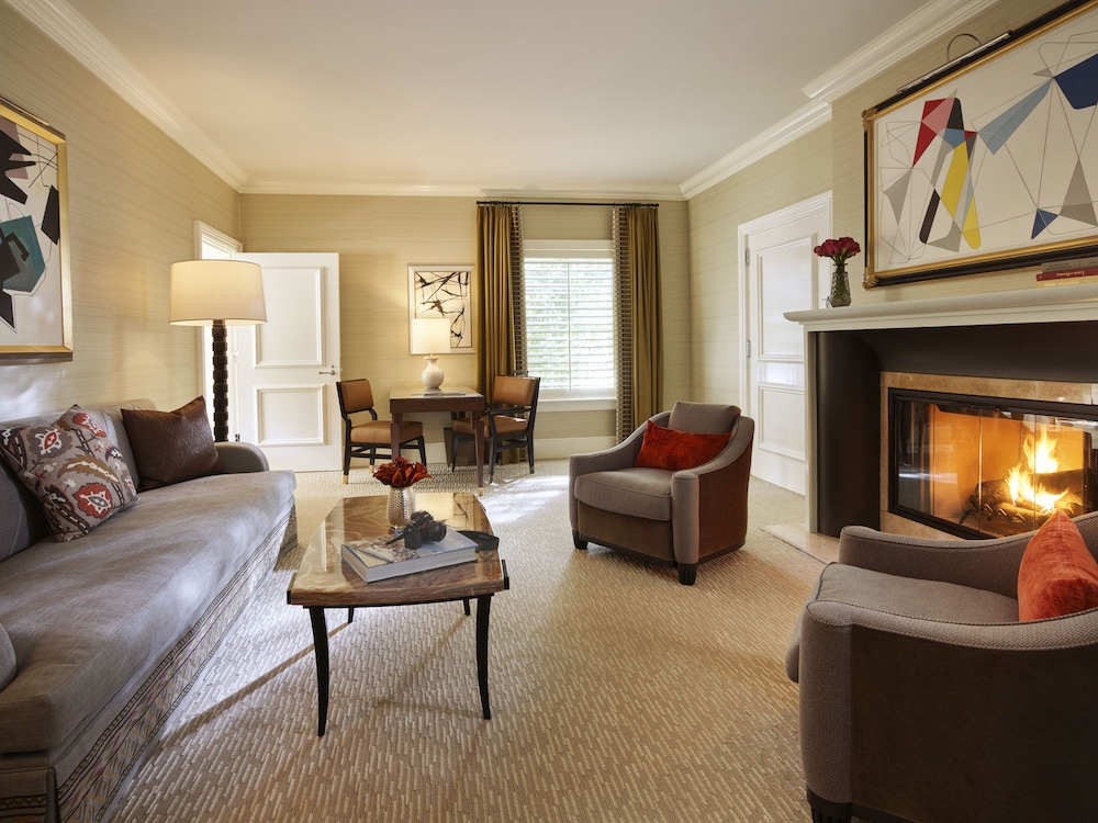 Beverly Hills Bungalow Suite