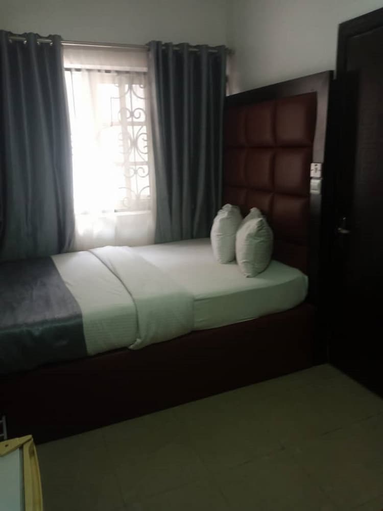 Standard Room - Photo 2