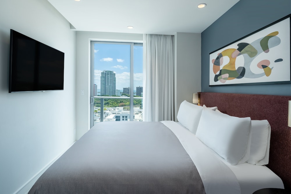 Suite, 1 Bedroom, Roll-in Shower (Mobility Accessible) photo 3