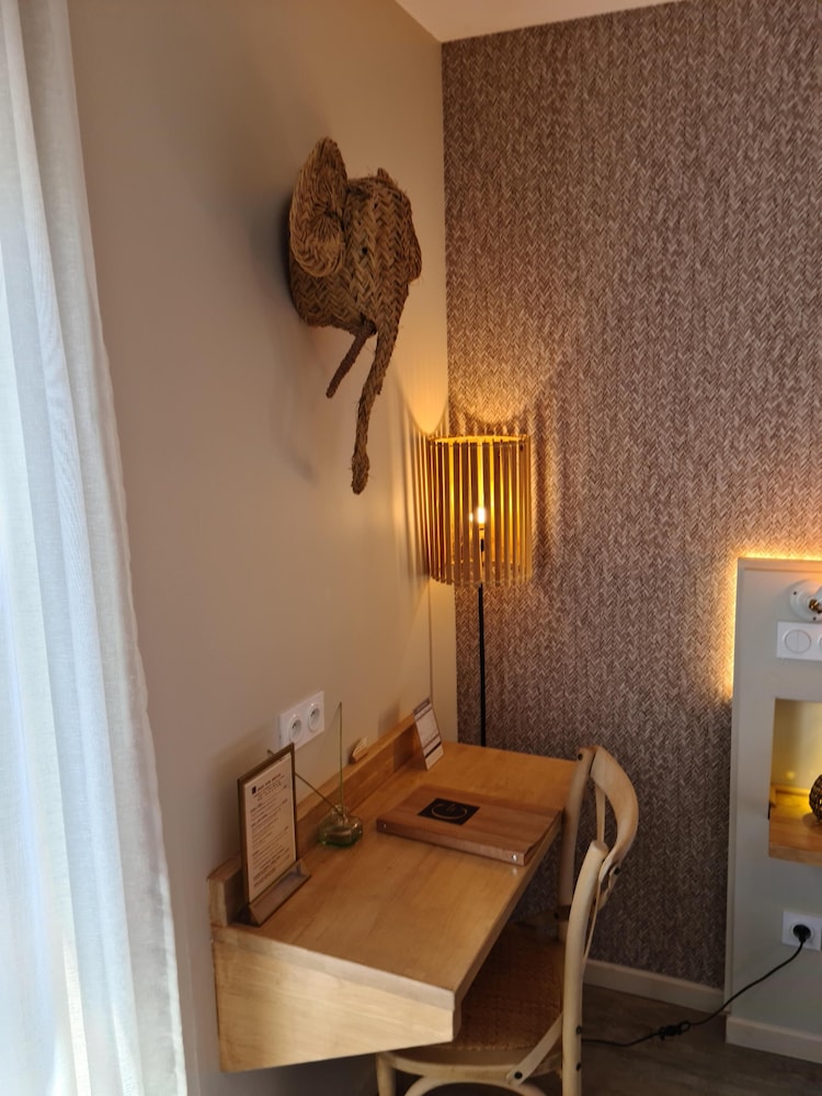 Deluxe Double Room, City View - Photo 16