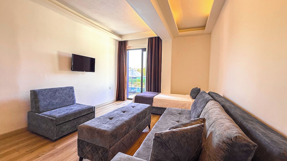 Superior Suite - Photo 6