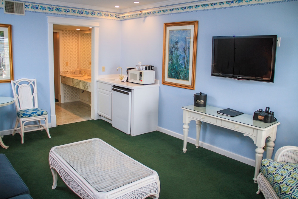 Luxury Room, 2 Queen Beds, Balcony photo 3